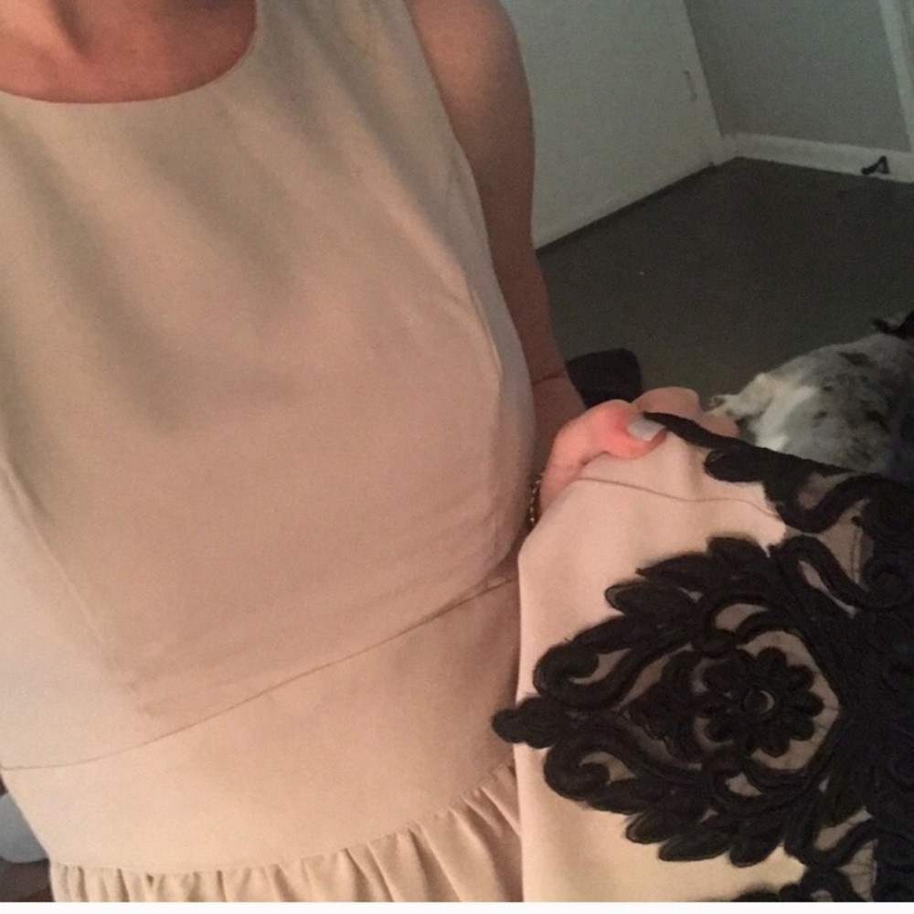 Elegant lace dress - Picture 6 of 7